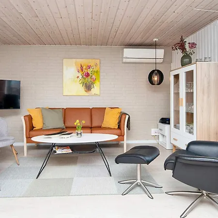 6 Person Holiday In