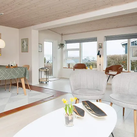 6 Person Holiday In *